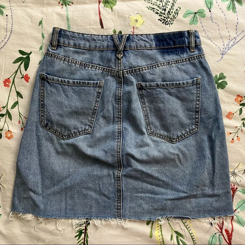 Raw edge denim mini skirt - Picture 2 of 4